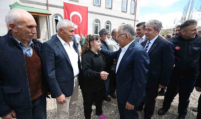 Başkan Büyükkılıç Sarıoğlan'da konuştu: "Sizlerin hizmetkarıyız"