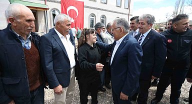 Başkan Büyükkılıç Sarıoğlan'da konuştu: "Sizlerin hizmetkarıyız"