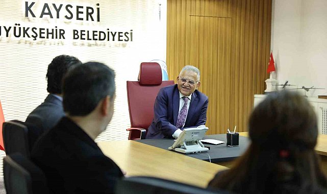 Başkan Büyükkılıç'a AK Parti Kocasinan İlçe Teşkilatının yeni yönetiminden ziyaret