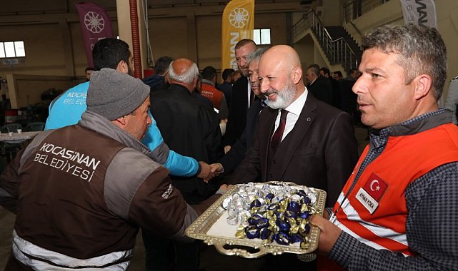 Başkan Çolakbayrakdar, mesai arkadaşlarıyla bayramlaştı
