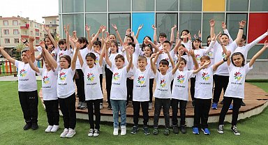 Başkan Çolakbayrakdar: "Tüm dünya çocuklarının bayramı kutlu olsun"
