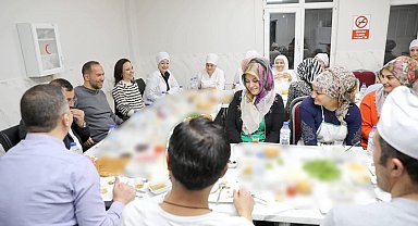 Başkan Özdemir iftarda yetimlerle, sahurda çalışanlarla buluştu