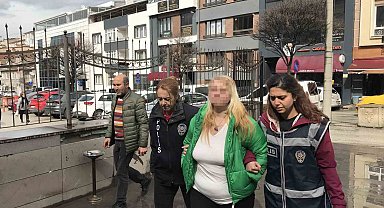 Başörtülü kadınlara hakaret eden kadın adliyeye sevk edildi