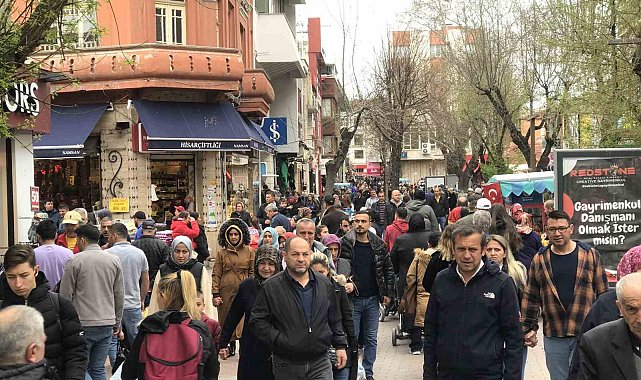 Bayram öncesi son hafta sonunda sokaklar doldu taştı