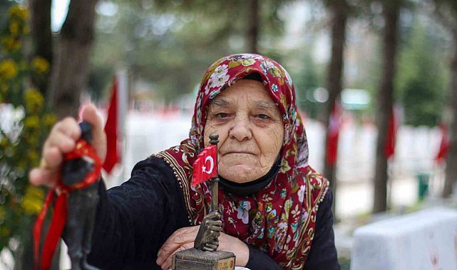 Bayram öncesinde şehit ailelerinin ilk durağı yine şehitlikler oldu