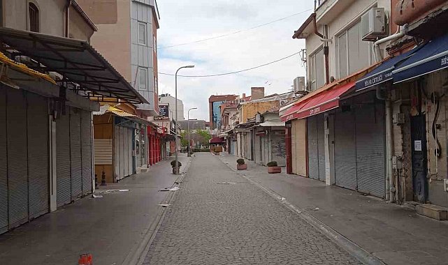 Bayramın ilk günü çarşıda sessizlik hakim oldu