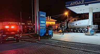 Benzin istasyonunda tanker alev aldı, faciadan dönüldü