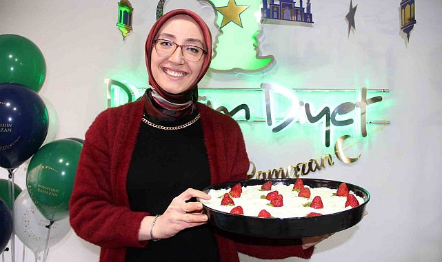 Bu güllaç bir farklı şeker yerine balla yapılıyor