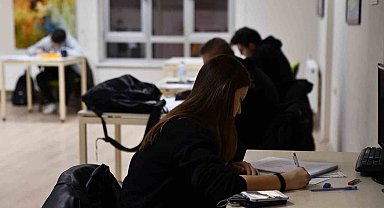 Bu merkez gençler için 724 açık
