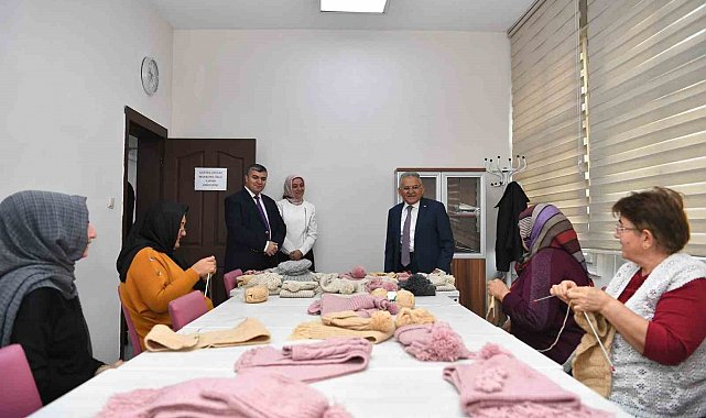 Büyükşehir'in "Çocuklarımıza iyilik örün" Kampanyası ile 4 bin yumak ip, iyiliğe dönüştü