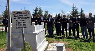 Cinayete kurban giden veteriner hekim Lale, kabri başında anıldı