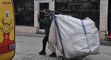 Çocuk bayramına rağmen onlar çalıştı