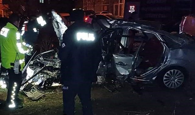 Çöp konteynırına çarpan otomobil takla attı: 1 ölü, 4 yaralı
