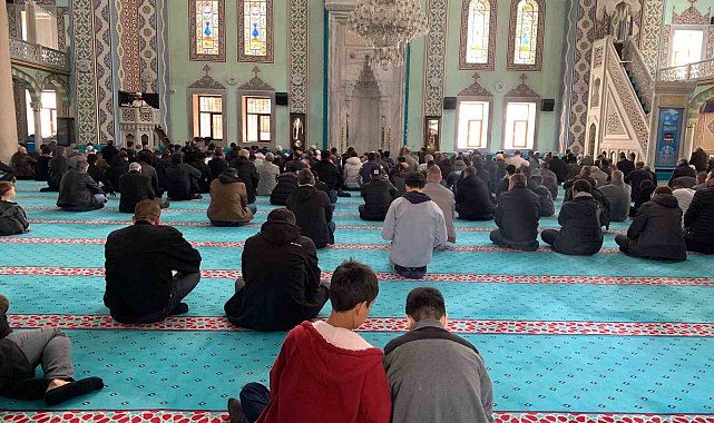 Cuma namazı hutbesinde hayatı Ramazan bilinciyle yaşamaya dikkat çekildi
