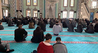 Cuma namazı hutbesinde hayatı Ramazan bilinciyle yaşamaya dikkat çekildi