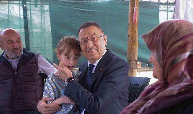 Cumhurbaşkanı Yardımcısı Oktay'dan ilk Afrin şehidinin ailesine bayram ziyareti
