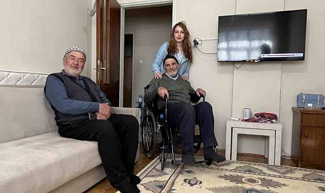 Depremde ayağı sakatlanan İsmail Çürük'e tekerlekli sandalye yardımı