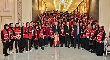 Depremde fedakarca görev yapmışlardı, iftar sofrasında buluştular