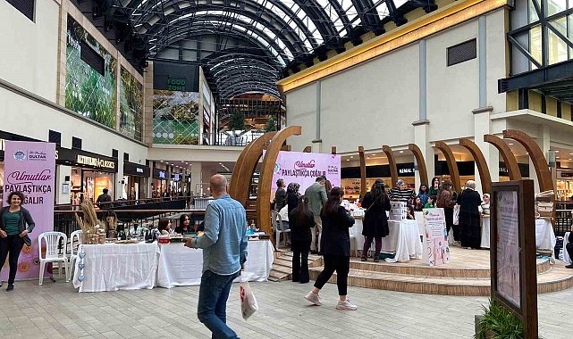 Depremzede kadınlar için 'umutlar paylaştıkça çoğalır' sergisi açıldı