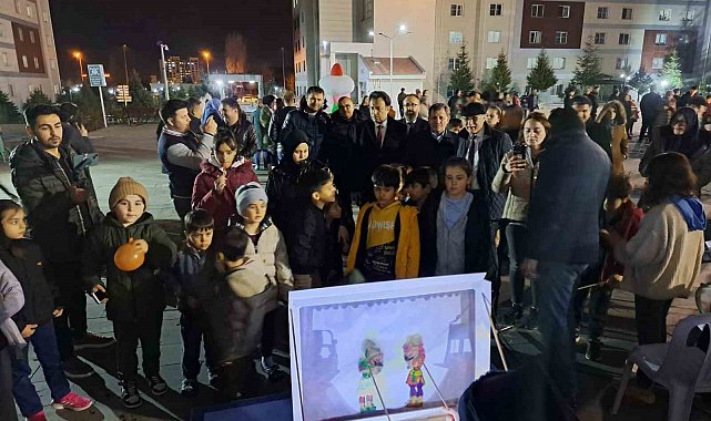 Depremzedeler "Ramazan Sokağı"nda eğlendi