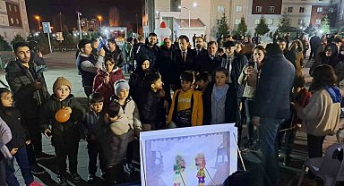 Depremzedeler "Ramazan Sokağı"nda eğlendi