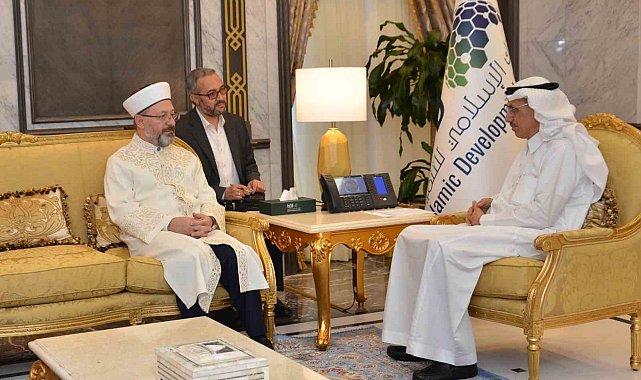Diyanet İşleri Başkanı Erbaş, Cidde'de İslam Kalkınma Bankası Başkanı Al Jasser ile görüştü