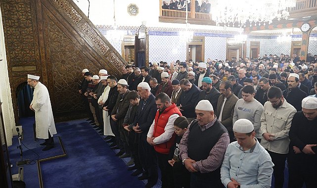 Diyanet İşleri Başkanı Erbaş, Hacı Bayram Veli Camii'nde teravih namazı kıldırdı