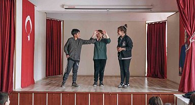 Drama etkinliğinde öğrencilerin yüzü güldü