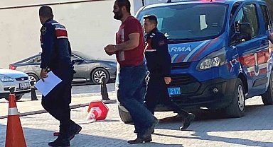 Ehliyetsiz sürücü rögar kapağı çalarken yakalandı