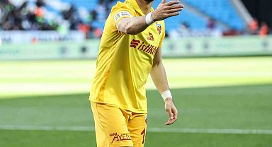 Emrah Başsan 80. golünü attı
