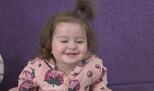 Enkaz altında 1 yaşındaki kızının susuzluğunu tükürüğüyle giderdi