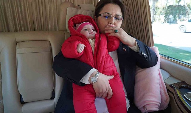 Enkaz altından 128 saat sonra çıkarılan "Gizem bebek" annesine kavuştu