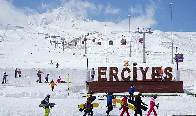 Erciyes'te kar yağışı, sezonu bayrama kadar uzattı