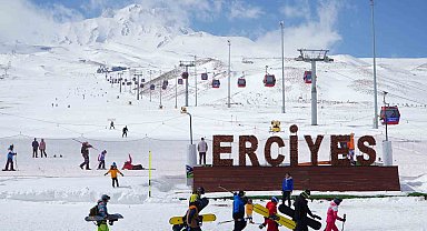 Erciyes'te kar yağışı, sezonu bayrama kadar uzattı