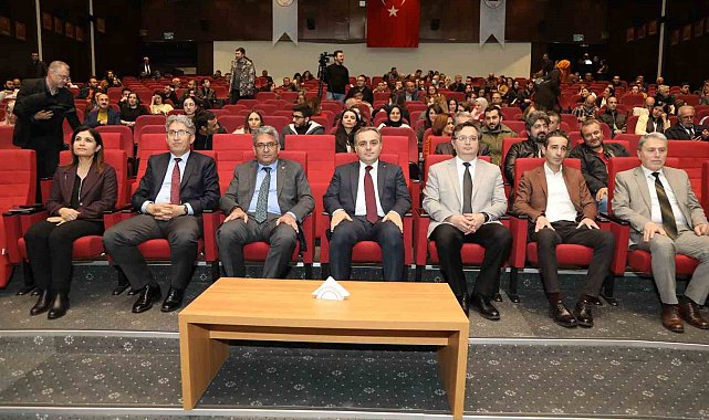 ERÜ'de 'Deprem Bölgesiyle Tek Yürek ERÜ' konulu söyleşi düzenlendi