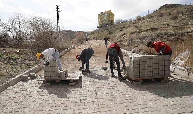 Esentepe mahallesinde yol yenileme çalışmaları başladı