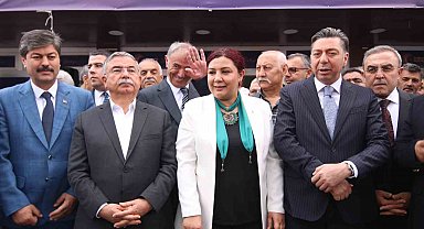 Eski TBMM Başkanı Yılmaz: "Milletin duasını almak için çalışanların yanında olun"