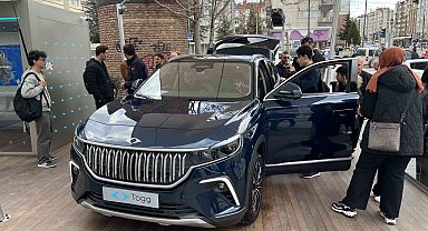 Eskişehir'de sergilenen Togg vatandaşların ilgi odağı oldu