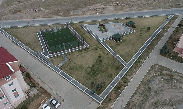 Genç dostu Melikgazi, sporsever gençlere 7 adet futbol sahası yaptı