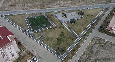 Genç dostu Melikgazi, sporsever gençlere 7 adet futbol sahası yaptı