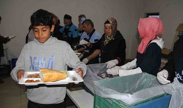 Göl Feneri Derneği Aşevi Ramazanda her gün bin kişiyi doyuruyor