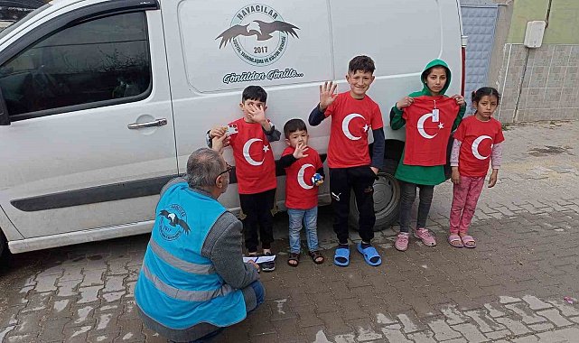 Gönüllü havacılardan miniklere 23 Nisan hediyesi