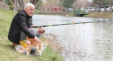 Güneşli havayı gören vatandaşlar soluğu park ve bahçelerde aldı