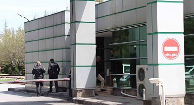 Güvenlikçi kendini vurdu
