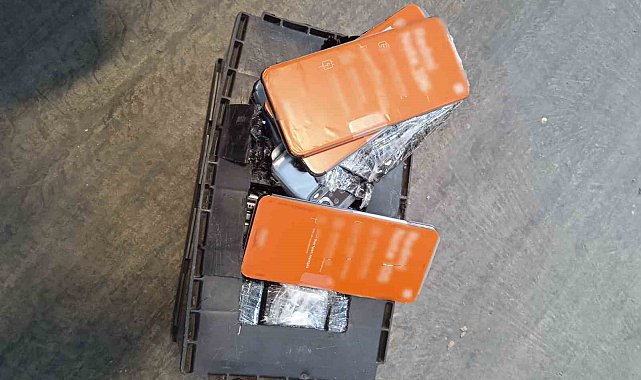 Habur Sınır Kapısı'nda akü içine gizlenmiş cep telefonları ele geçirildi