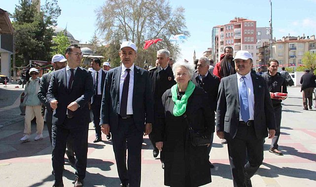 Hazreti Mevlana için Karaman'dan Konya'ya Sevgi ve Barış Yürüyüşü düzenlendi