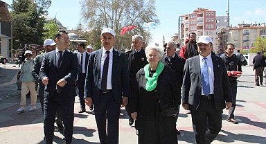 Hazreti Mevlana için Karaman'dan Konya'ya Sevgi ve Barış Yürüyüşü düzenlendi
