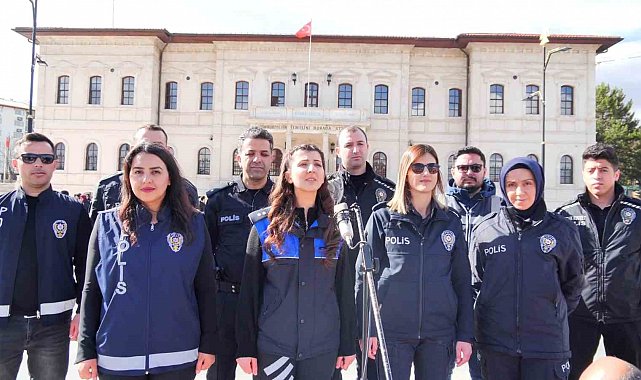 Hem çalıp hem söylediler, polis haftasını kutladılar