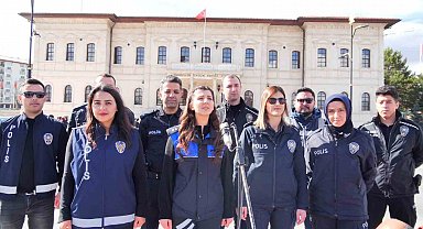 Hem çalıp hem söylediler, polis haftasını kutladılar