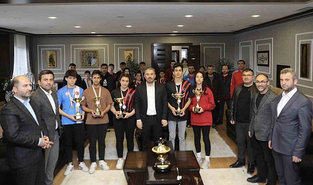 Hokey şampiyonasına Pursaklar damgası
